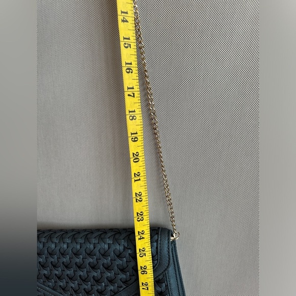 Izzy & Ali | Vegan Leather Woven Crossbody Bag | Metallic Blue Chain Strap Purse - Picture 7 of 9